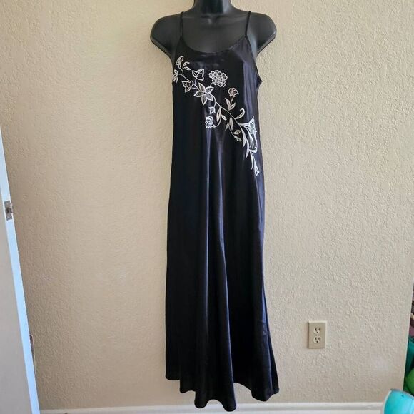 Vintage Judith Hart Embroidered Slip - Picture 1 of 8